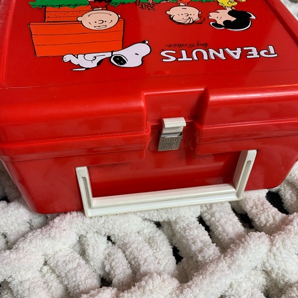 Peanuts by Schulz Red Thermos Plastic Lunch Box - Picture 7 of 16